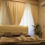 Domus Via Veneto 2*