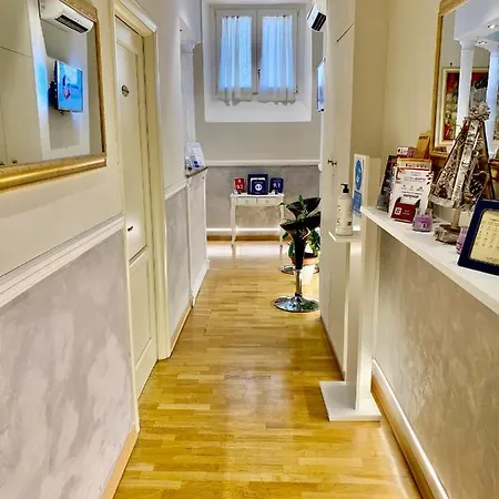 Domus Via Veneto Bed and breakfast 2*