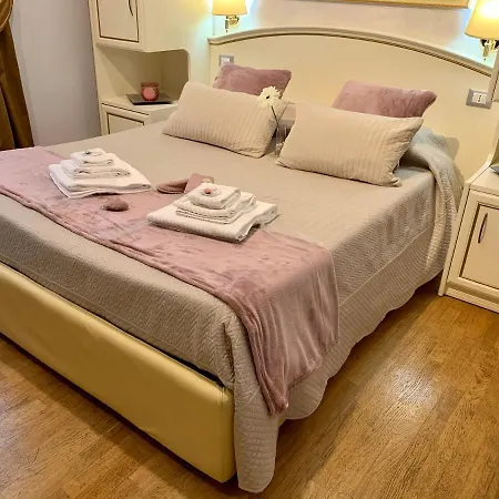 Bed and breakfast Domus Via Veneto Roma